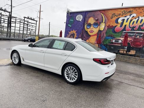 Used 2022 BMW 530i xDrive w/ Convenience Package AWD/4WD image 3