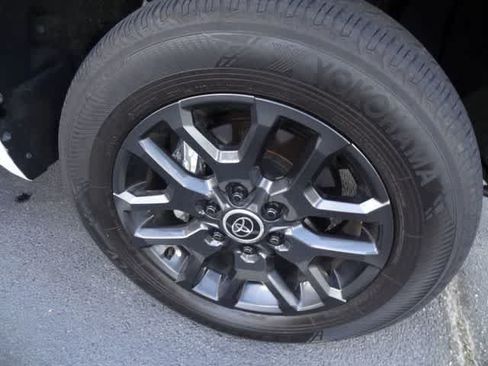 Used 2024 Toyota Tundra Platinum AWD/4WD image 21
