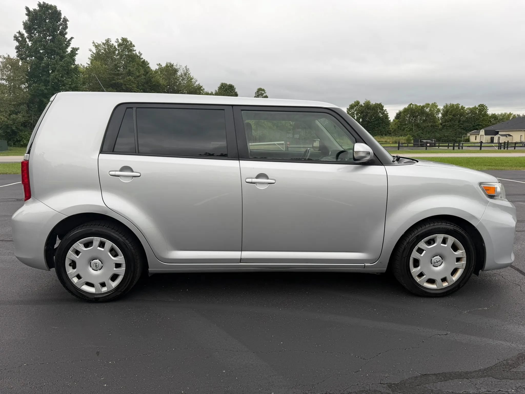 Used 2015 Scion xB FWD image 7