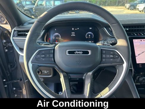 Certified 2024 Jeep Grand Cherokee Limited AWD/4WD image 16