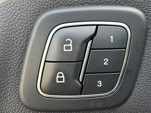Used 2022 Ford Escape Titanium FWD image 32