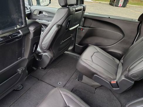 New 2026 Chrysler Pacifica Select image 31