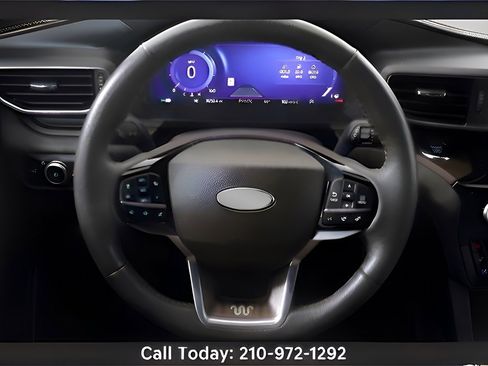 Used 2023 Ford Explorer King Ranch w/ Technology Package image 25