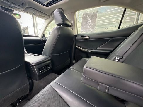 Used 2018 Lexus IS 300 image 19