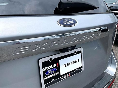 Used 2022 Ford Explorer XLT w/ Equipment Group 202A RWD image 31