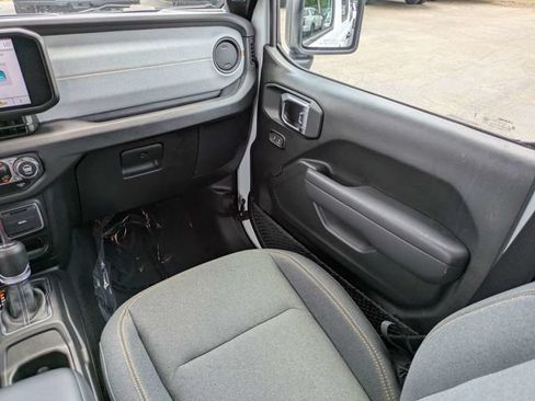 Used 2025 Jeep Wrangler Unlimited Sport AWD/4WD image 17