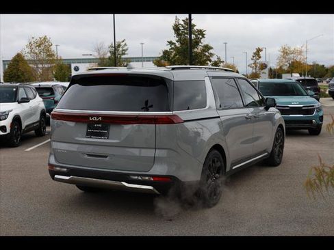 Used 2024 Kia Carnival SX image 4