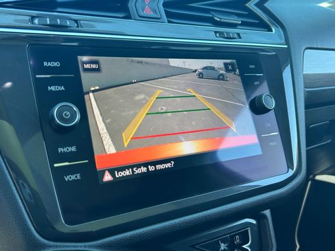 Used 2018 Volkswagen Tiguan SEL FWD image 27