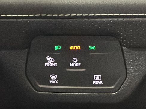 Used 2025 Volkswagen Atlas SE w/ Panoramic Sunroof Package AWD/4WD image 32