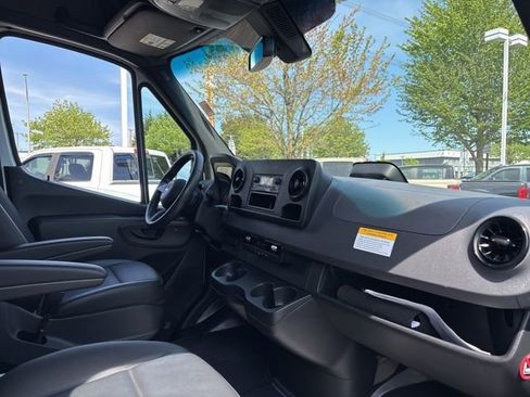 Used 2025 Mercedes-Benz Sprinter 2500 image 27
