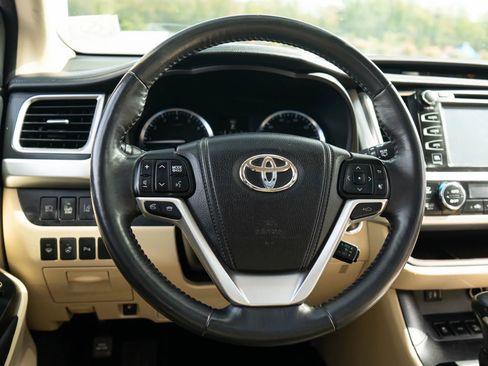 Used 2014 Toyota Highlander Limited image 37