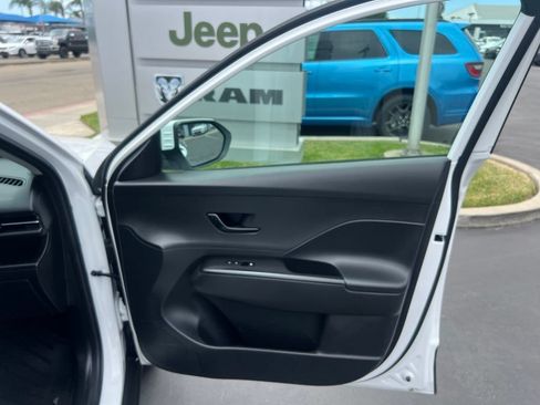 Used 2025 Hyundai Kona SEL AWD/4WD image 37
