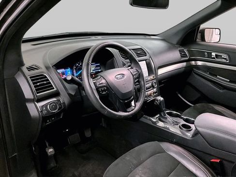 Used 2018 Ford Explorer XLT w/ Equipment Group 202A FWD image 12