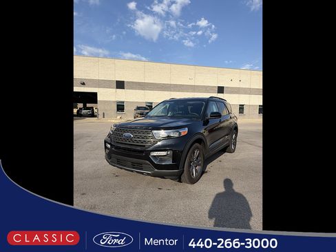 Used 2024 Ford Explorer XLT w/ Equipment Group 202A AWD/4WD image 1