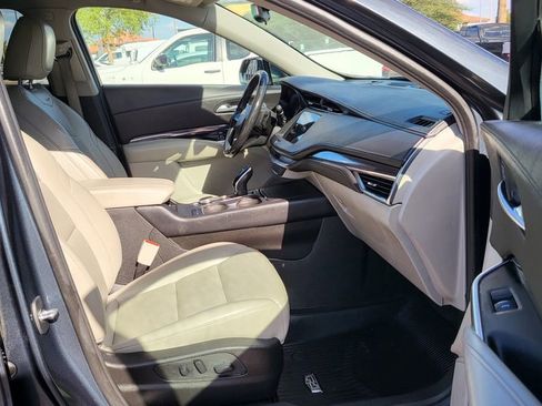 Used 2020 Cadillac XT4 Luxury w/ Cold Weather Package image 17