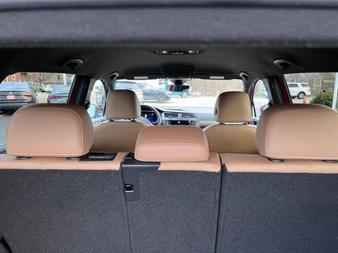 Used 2022 Volkswagen Tiguan SE image 48