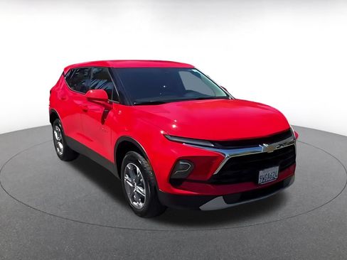 Used 2026 Chevrolet Blazer LT FWD image 3