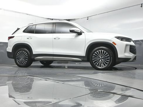 Used 2025 Volkswagen Tiguan S FWD image 32