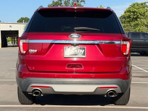 Used 2017 Ford Explorer XLT w/ Equipment Group 202A FWD image 6