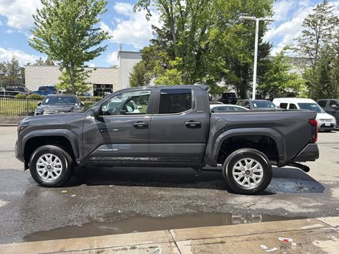 Used 2025 Toyota Tacoma SR5 AWD/4WD image 8