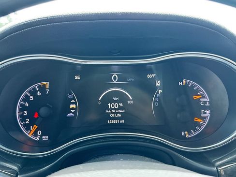 Used 2019 Jeep Grand Cherokee Overland AWD/4WD image 12