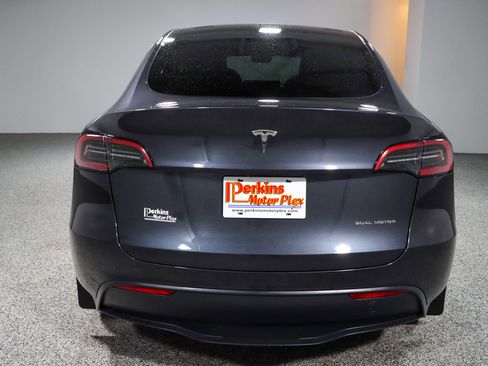 Used 2024 Tesla Model Y Long Range AWD/4WD image 8