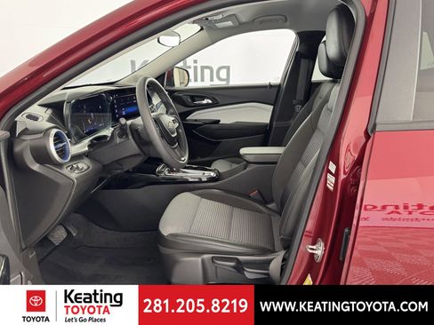 Used 2025 Chevrolet Trax LT image 14