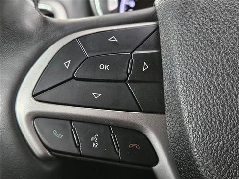 Used 2018 Jeep Grand Cherokee Altitude RWD image 14
