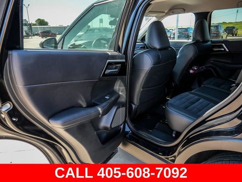Used 2024 Mitsubishi Outlander SE FWD image 25