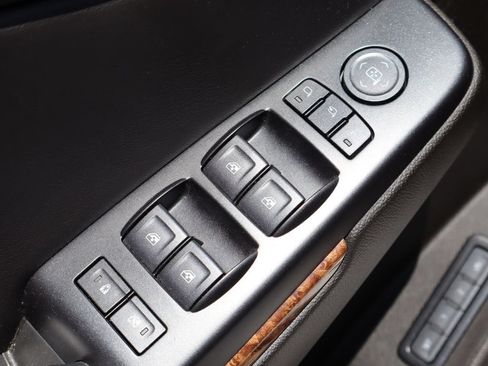Used 2019 Chevrolet Suburban Premier AWD/4WD image 24