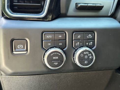 Used 2024 GMC Sierra 2500 Denali w/ Technology Package AWD/4WD image 28
