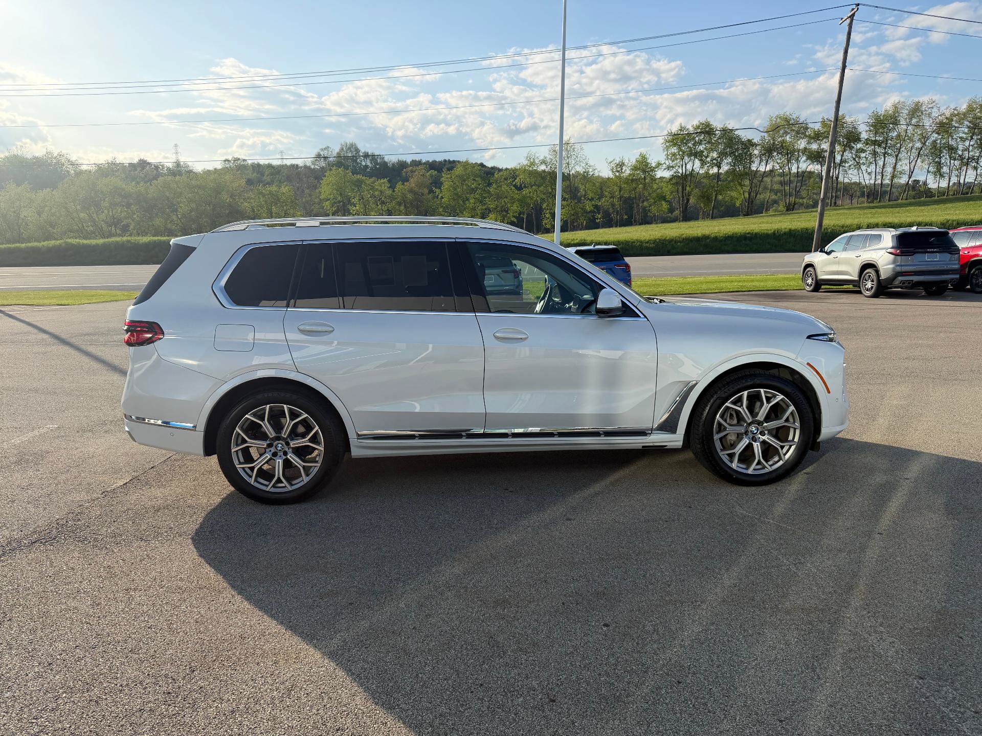 Used 2024 BMW X7 xDrive40i w/ Premium Package AWD/4WD image 7