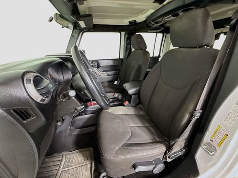 Used 2014 Jeep Wrangler Unlimited Sport w/ Connectivity Group image 17