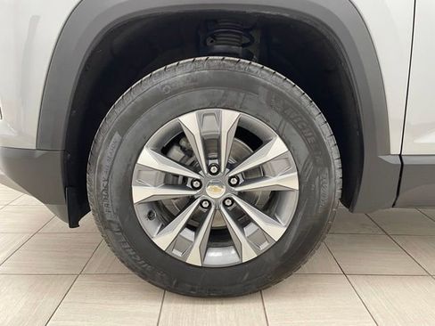 Used 2025 Chevrolet Equinox LT w/ Convenience Package II AWD/4WD image 7