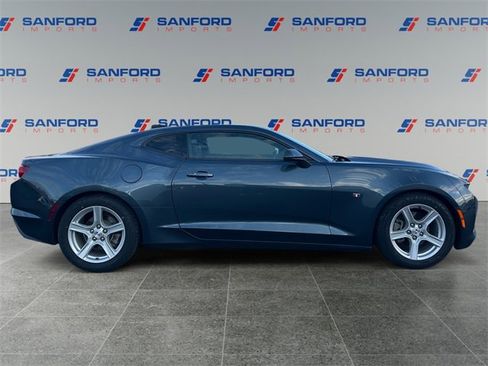 Used 2021 Chevrolet Camaro LT w/ Technology Package image 6