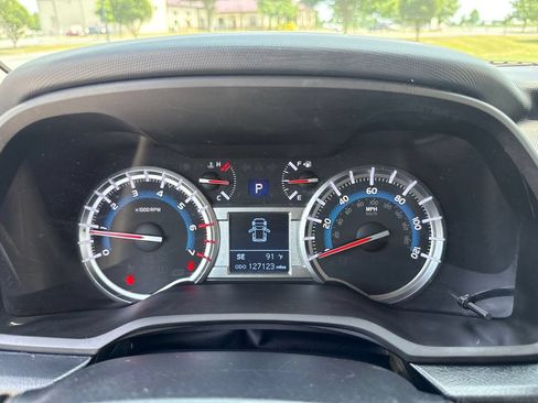 Used 2018 Toyota 4Runner SR5 AWD/4WD image 20