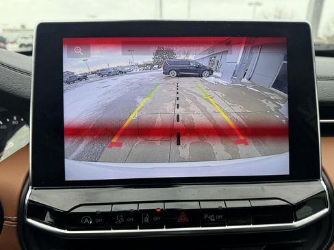 Used 2024 Jeep Compass Limited image 20