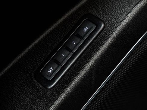 Used 2019 Chevrolet Suburban LT RWD image 46