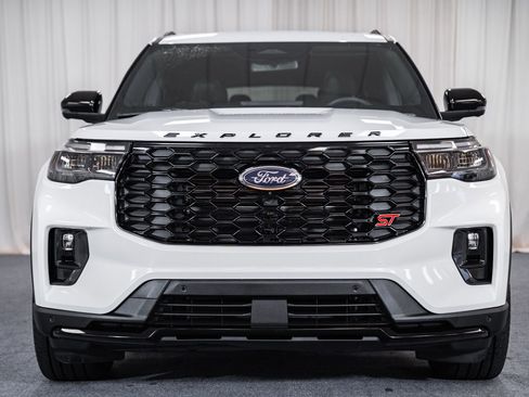 Used 2025 Ford Explorer ST w/ Sun And Sound Package AWD/4WD image 2