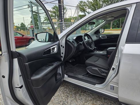 Used 2019 Nissan Pathfinder S AWD/4WD image 9