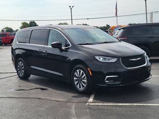 Used 2024 Chrysler Pacifica Limited FWD video 2