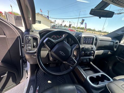 Used 2020 Chevrolet Silverado 1500 LT Trail Boss AWD/4WD image 12