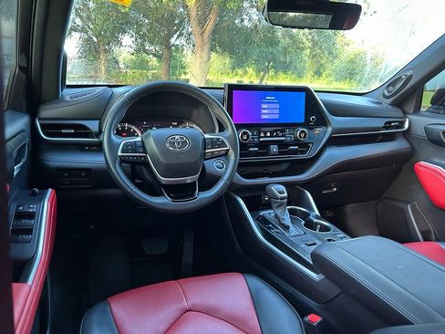 Certified 2024 Toyota Highlander XSE FWD image 13