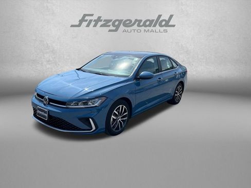 Used 2025 Volkswagen Jetta SE FWD image 3