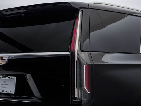 Used 2024 Cadillac Escalade Premium Luxury w/ Performance Package image 13