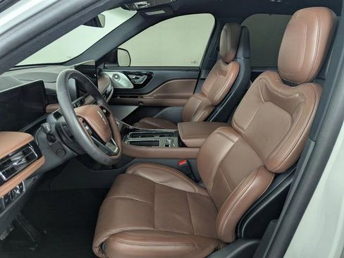 Used 2025 Lincoln Aviator Reserve w/ Equipment Group 201A image 10