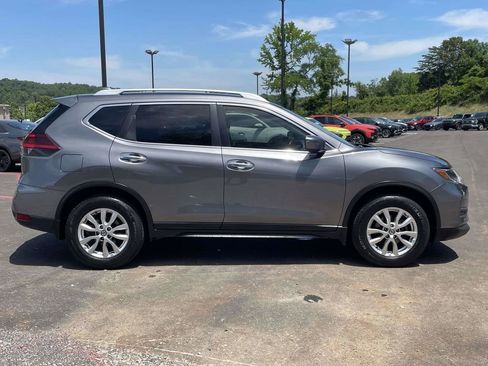 Used 2020 Nissan Rogue SV FWD image 2