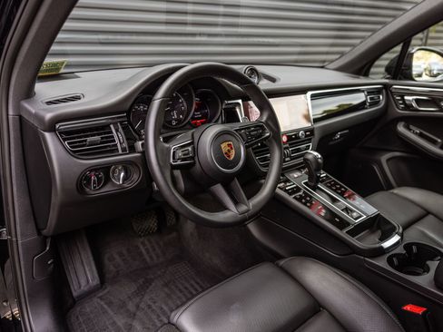 Certified 2026 Porsche Macan AWD/4WD image 4