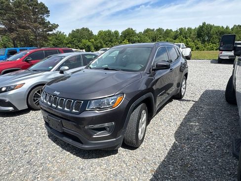 Used 2019 Jeep Compass Latitude FWD image 45