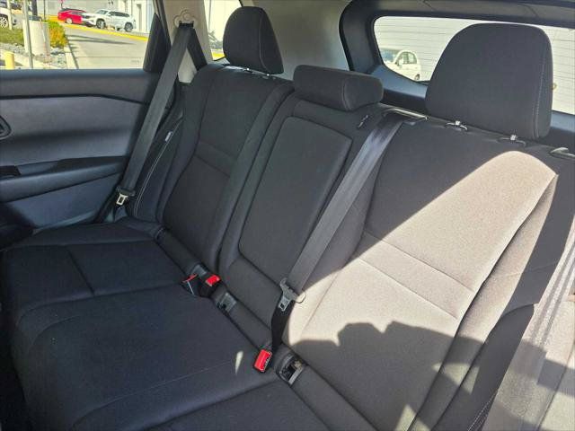 Used 2024 Nissan Rogue S AWD/4WD image 17